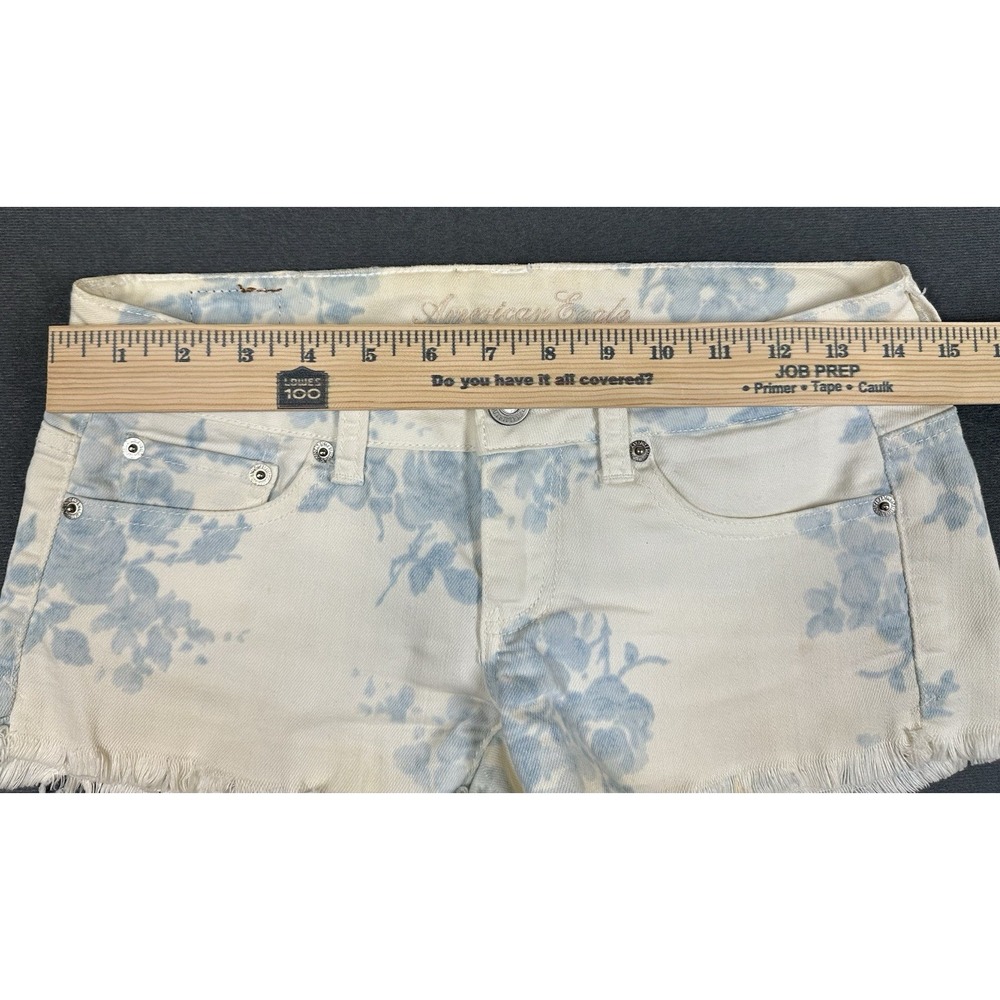 American Eagle Stretch Shorts Womens 0 White Blue Floral Denim Raw Hem Y2K - Picture 5 of 9